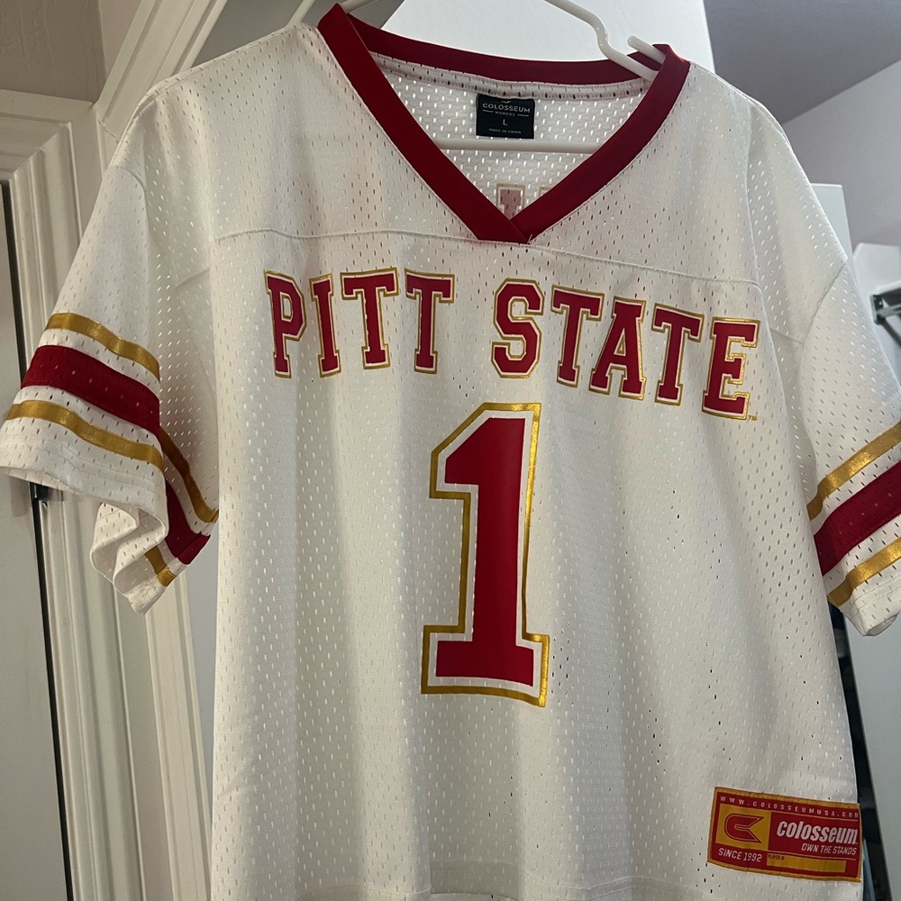 Women’s L Cropped Pitt State Gorillas Jersey.